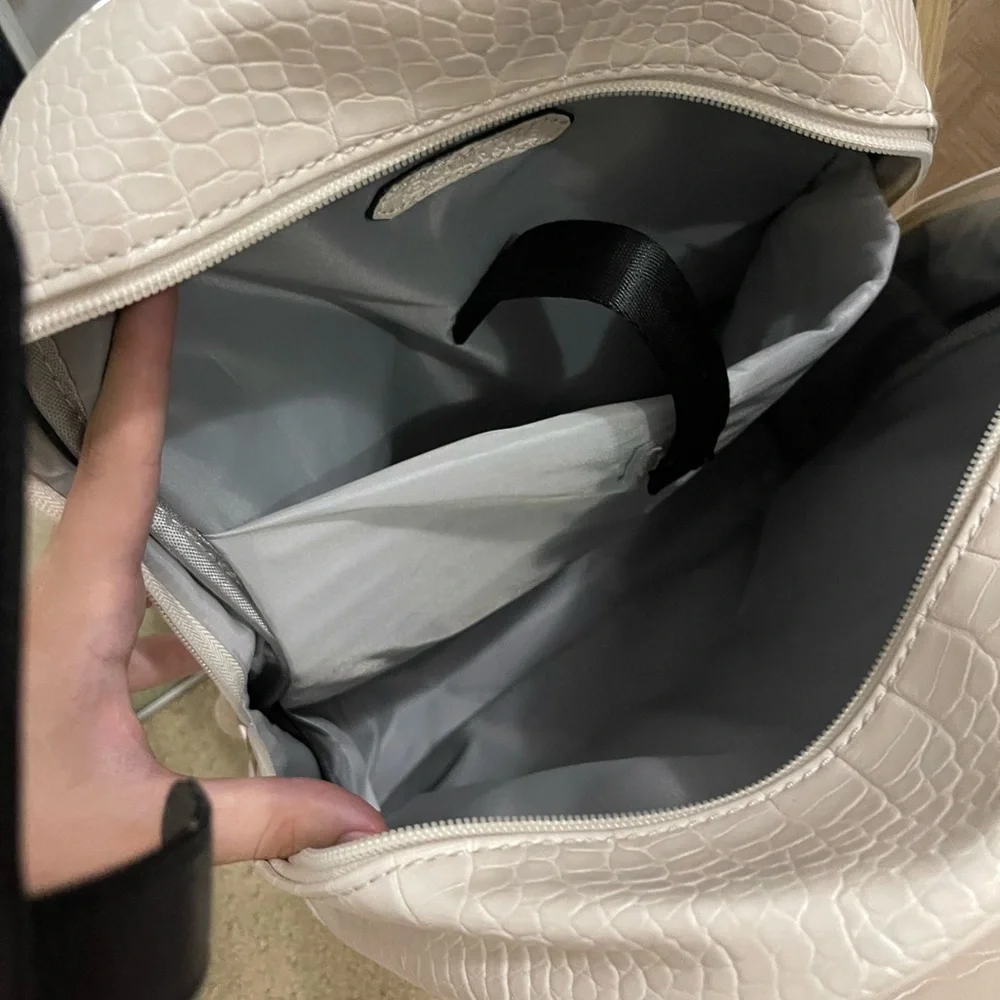 KENDALL + KYLIE backpack and pouch - Picture 3 of 5